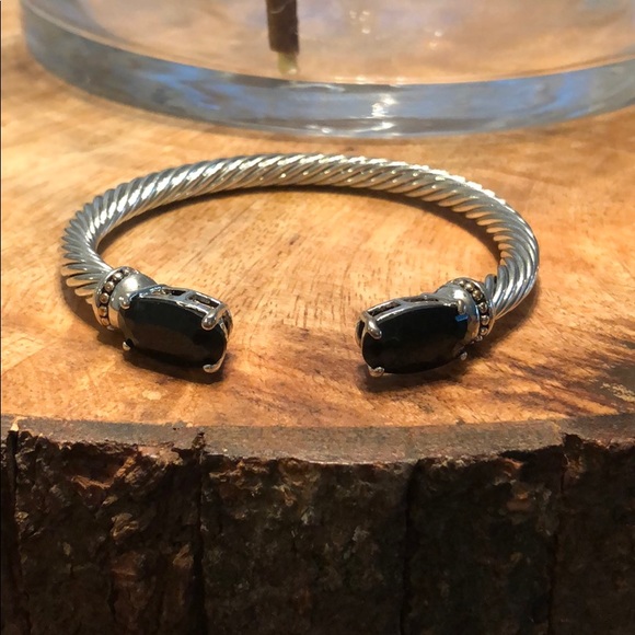Jewelry - Silver color cable bracelet with black stones